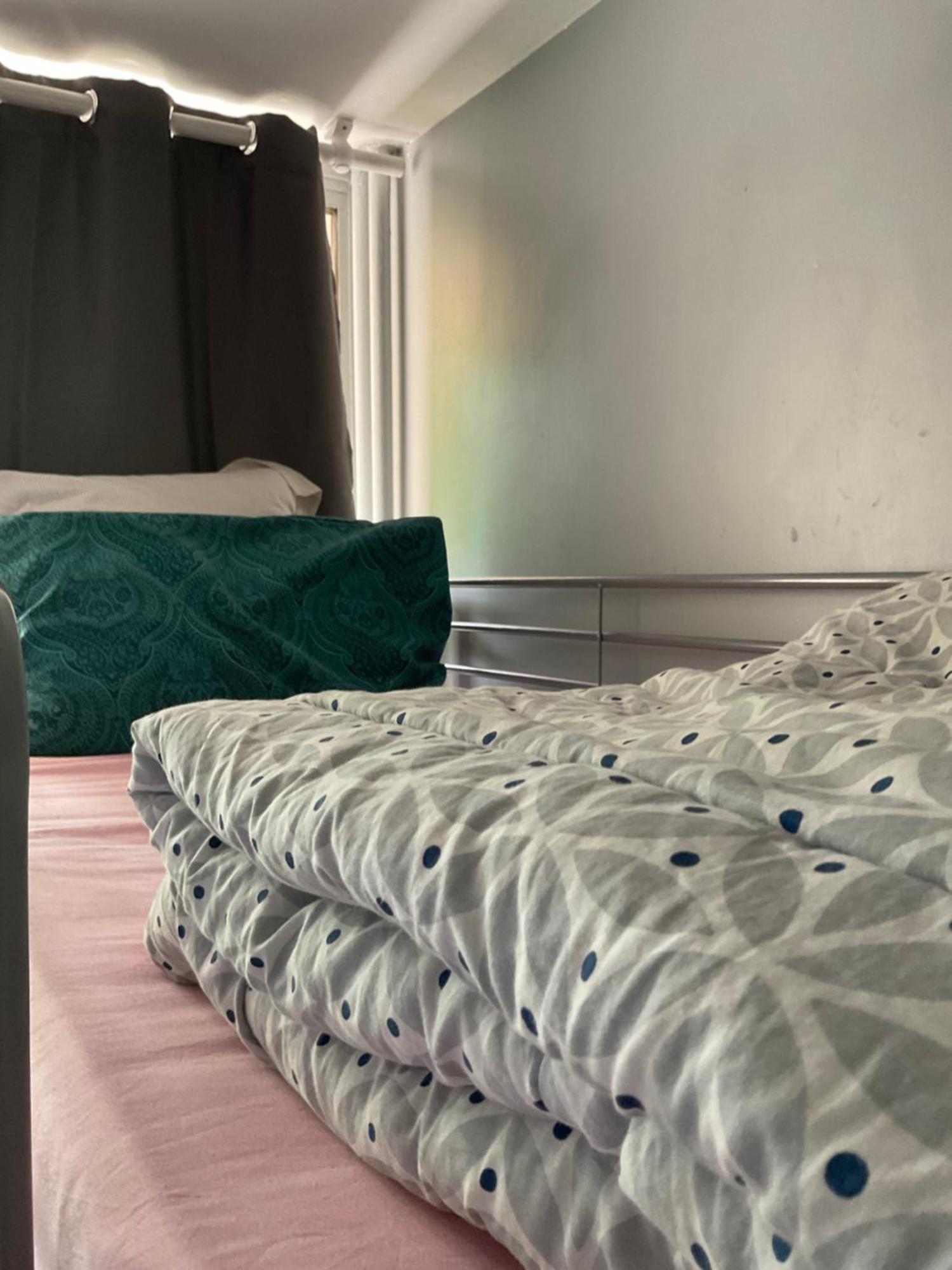 Female-Dortoir Femme -Dorm Shared Room Paris Bobigny Kültér fotó